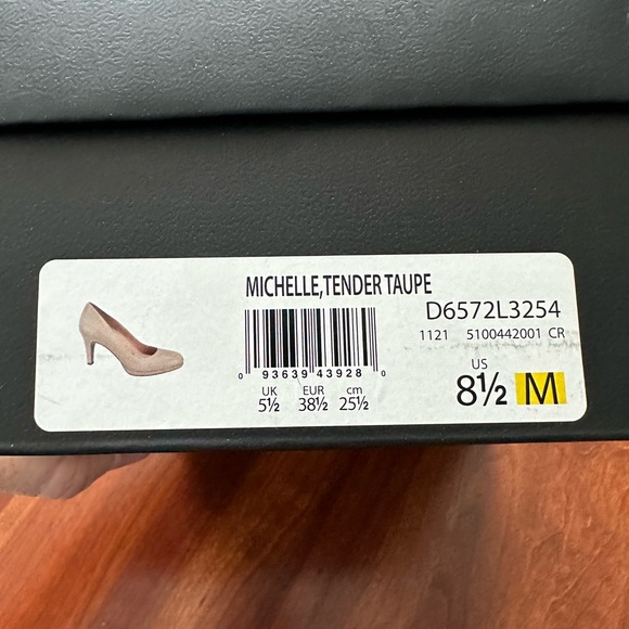 EUC Nuturalizer nude pump 8.5. Worn once. Kept in box. - Picture 5 of 5
